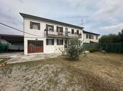 Casa Bi/Trifamiliare in Residenziale