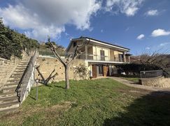 Casa Bi/Trifamiliare in Residenziale