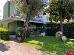 Casa Bi/Trifamiliare in Residenziale