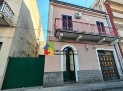 Casa Bi/Trifamiliare in Residenziale