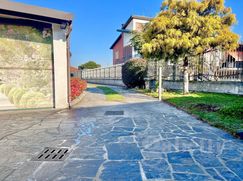 Casa Bi/Trifamiliare in Residenziale