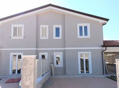 Casa Bi/Trifamiliare in Residenziale