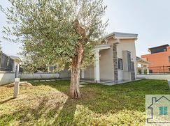 Casa Bi/Trifamiliare in Residenziale