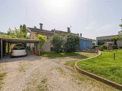 Casa Bi/Trifamiliare in Residenziale