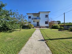 Casa Bi/Trifamiliare in Residenziale