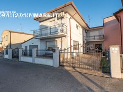 Casa Bi/Trifamiliare in Residenziale