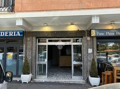 Negozio/Locale commerciale in Commerciale