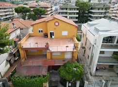 Casa Bi/Trifamiliare in Residenziale