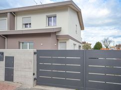 Casa Bi/Trifamiliare in Residenziale