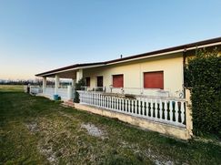 Casa Bi/Trifamiliare in Residenziale