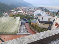 Casa Bi/Trifamiliare in Residenziale