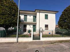 Casa Bi/Trifamiliare in Residenziale