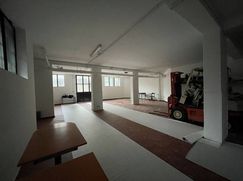 Negozio/Locale commerciale in Commerciale