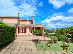 Casa Bi/Trifamiliare in Residenziale
