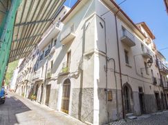 Casa Bi/Trifamiliare in Residenziale