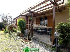 Casa Bi/Trifamiliare in Residenziale