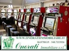 Negozio/Locale commerciale in Commerciale