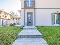 Casa Bi/Trifamiliare in Residenziale