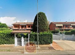 Casa Bi/Trifamiliare in Residenziale