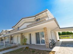 Casa Bi/Trifamiliare in Residenziale