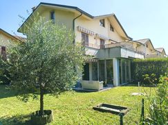 Casa Bi/Trifamiliare in Residenziale