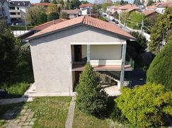 Casa Bi/Trifamiliare in Residenziale