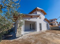 Casa Bi/Trifamiliare in Residenziale