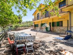 Casa Bi/Trifamiliare in Residenziale