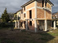 Casa Bi/Trifamiliare in Residenziale
