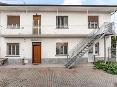 Casa Bi/Trifamiliare in Residenziale