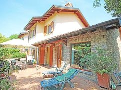 Casa Bi/Trifamiliare in Residenziale