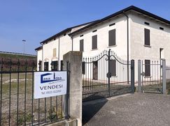 Casa Bi/Trifamiliare in Residenziale