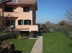 Casa Bi/Trifamiliare in Residenziale