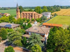 Casa Bi/Trifamiliare in Residenziale