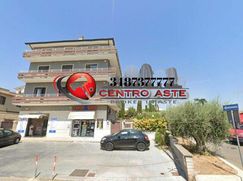 Negozio/Locale commerciale in Commerciale