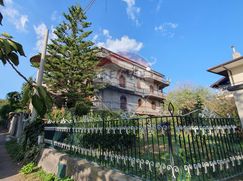 Casa Bi/Trifamiliare in Residenziale