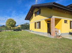 Casa Bi/Trifamiliare in Residenziale