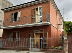 Casa Bi/Trifamiliare in Residenziale