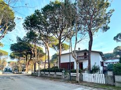 Casa Bi/Trifamiliare in Residenziale