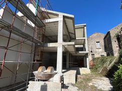 Casa Bi/Trifamiliare in Residenziale