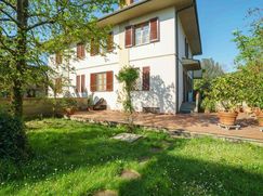 Casa Bi/Trifamiliare in Residenziale