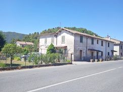 Casa Bi/Trifamiliare in Residenziale