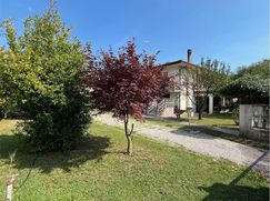 Casa Bi/Trifamiliare in Residenziale