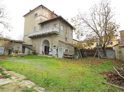 Casa Bi/Trifamiliare in Residenziale
