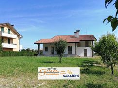 Casa Bi/Trifamiliare in Residenziale