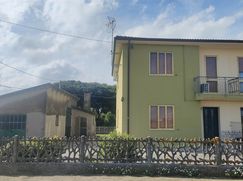 Casa Bi/Trifamiliare in Residenziale
