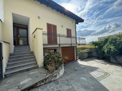 Casa Bi/Trifamiliare in Residenziale
