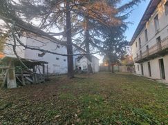 Casa Bi/Trifamiliare in Residenziale