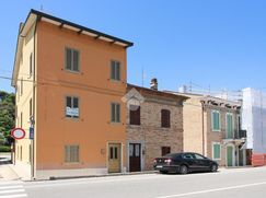 Casa Bi/Trifamiliare in Residenziale