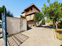 Casa Bi/Trifamiliare in Residenziale